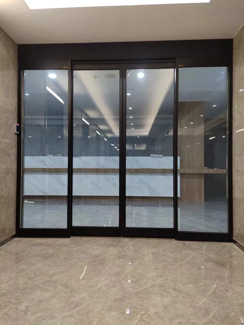 秦淮区玻璃伸缩门