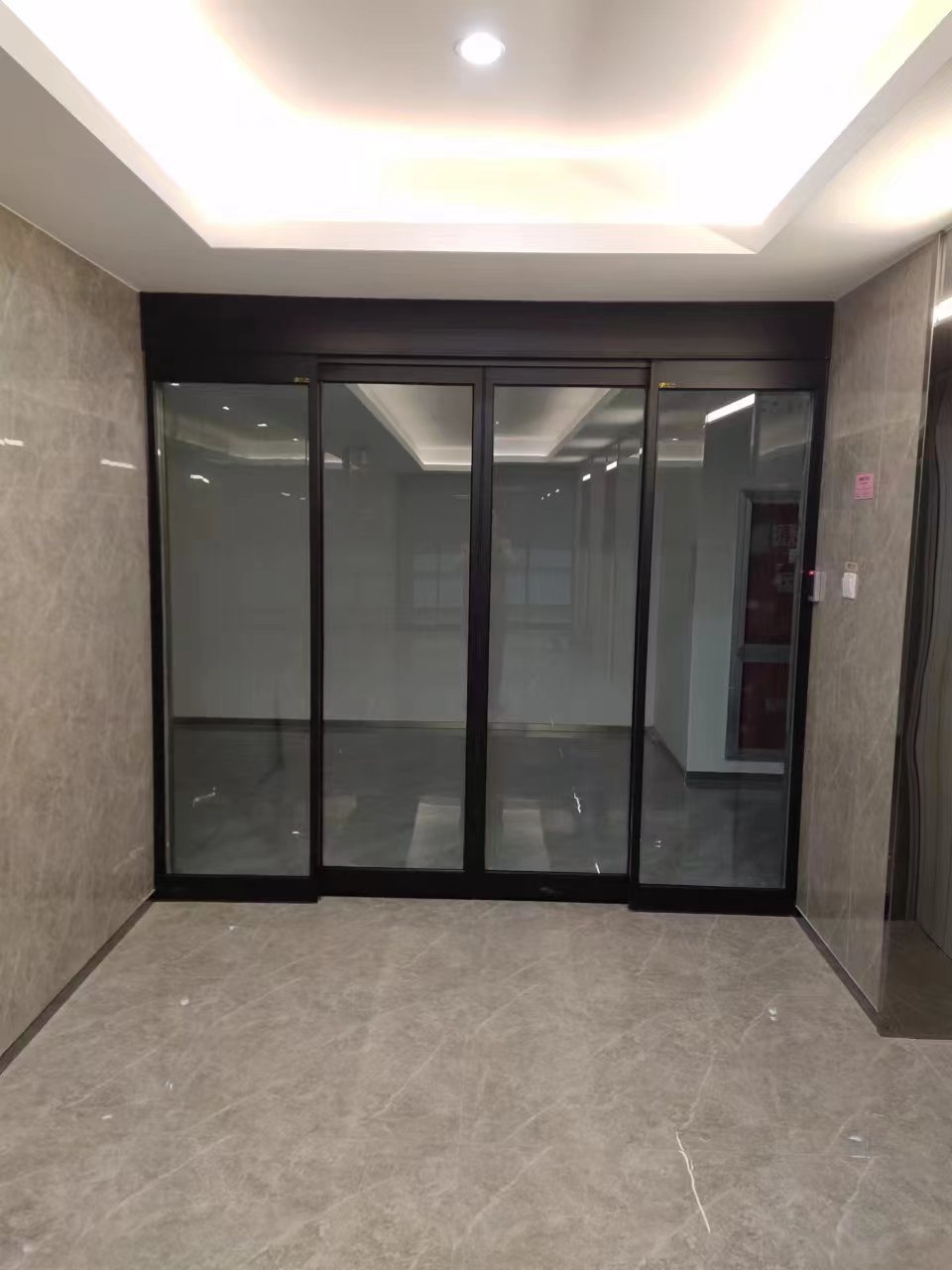 秦淮区玻璃伸缩门
